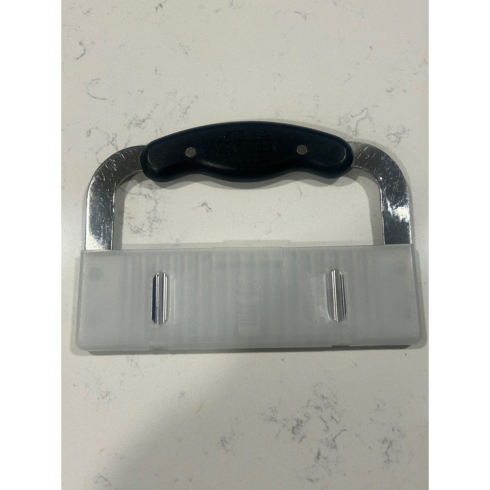 The Pampered Chef Crinkle Cutter Stainless Steel Wavy Blade Kitchen Tool 1089